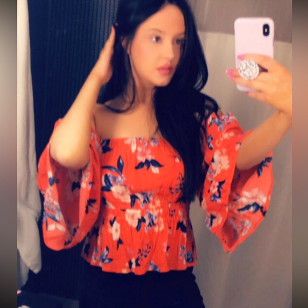 Cupcakes and Cashmere Red and Blue Floral Off the Shoulder Blouse Size M
